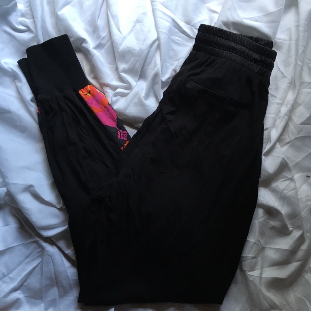 Joggers - Picture 3 of 4
